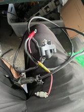 Lade das Bild in den Galerie-Viewer, 150 hp Yamaha battery TERMINAL 64D-81920-01-00 64D-81920-00-00 two stroke 1996-2009 some compatibility 175 200 hp
