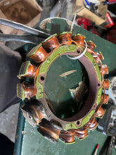 Charger l'image dans la galerie, vendu ebay juin2025——250 225 200 hp Yamaha ALTERNATEUR STATOR 65L-85510-10-00 ox66 &amp; 76d deux temps 2002
