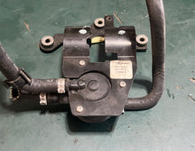 Cargar imagen en el visor de la galería, 200 225 250 hp Evinrude 5007097 Fuel LIFT PUMP Assy oem TWO STROKE 2007 oem
