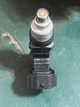 Cargar imagen en el visor de la galería, DF 60 50 40 hp Suzuki FUEL INJECTOR 15710-85K00 Four Stroke 2011-2024
