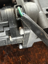 Cargar imagen en el visor de la galería, MFS 50 40 hp Tohatsu PTT tilt &amp; trim motor &amp; pump assy 3Z5771800 3Z5771900 3Z577 FOUR STROKE 2015
