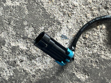 Lade das Bild in den Galerie-Viewer, 40 30 hp Mercury EFI EXHAUST TEMPERATURE SENSOR 889575 8M0214984 four stroke 3 cylinder 2005
