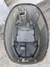 Cargar imagen en el visor de la galería, f 115 hp Yamaha TOP COWLING engine cover 68V-42610-10-8D four stroke 2002-2011 68V-42610-14-00 68V-42610-13-00 68V-42610-12-00 68V-42610-12-8D 68V-42610-11-8D 68V-42610-10-8D
