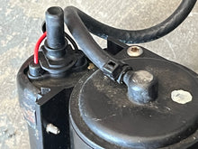 Lade das Bild in den Galerie-Viewer, parted out due to broken screw——175 150 135 115 hp Ficht Evinrude vst VAPOR SEPARATOR FUEL PUMP 5004428 two stroke 2001-2005 compatible with some other horsepowers
