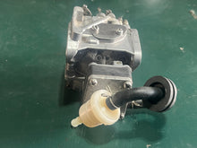 Lade das Bild in den Galerie-Viewer, 9.8 8 hp Tohatsu Mercury Nissan 3303-80368703 3303-803687A04 CARBURETOR f43b two stroke oem
