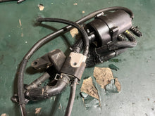 Lade das Bild in den Galerie-Viewer, DF 30 hp Suzuki VST SEPARATOR 15600-94L00 FUEL COOLER 15770-94L00 four stroke 2015-2024
