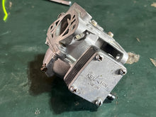 Lade das Bild in den Galerie-Viewer, 6 8 HP Yamaha carburetor with fuel pump 1984-2003 TWO STROKE 6G1-24412-01-00 6G1-14301-01-00
