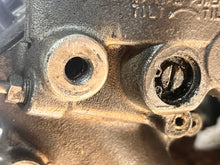Load image into Gallery viewer, 115 130 150 175 200 hp Yamaha ptt POWER TRIM &amp; TILT UNIT two-wire 6G5-43800-05-4D two stroke 1994-1996 no broken bolts good manual release

