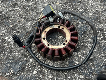 Load image into Gallery viewer, f 90 hp Yamaha STATOR 67F-85510-01-00 four stroke 2002-2004 75 80 100 hp
