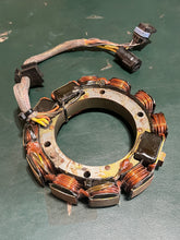 Load image into Gallery viewer, 175 HP Johnson 0584981 STATOR 584981 oem Two Stroke ois electrical 105 150 hp 1991-2006
