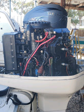 Load image into Gallery viewer, Clean 200 hp Johnson 25 inch running outboard, w controls and prop
