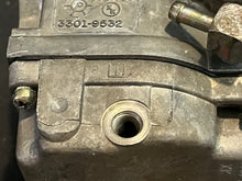 Lade das Bild in den Galerie-Viewer, 115 hp Mercury WME 11 CARBURETOR SET 3301-9532A12 9532A13 9532A14 9532A15 two stroke 4 Cylinder 1988-1993 3301-9532

