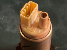 Load image into Gallery viewer, 250 225 200 150 hp Yamaha FUEL PUMP 67H-13907-00-00 Two Stroke v6 OX66 1999-2005
