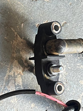 Lade das Bild in den Galerie-Viewer, 150 hp Yamaha battery TERMINAL 64D-81920-01-00 64D-81920-00-00 two stroke 1996-2009 some compatibility 175 200 hp
