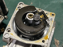 Lade das Bild in den Galerie-Viewer, 9.8 hp Tohatsu Nissan CARBURETOR 54ea two stroke NS MS oem 3303-80368703 3303-803687A04
