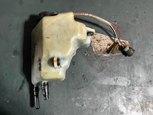 Load image into Gallery viewer, 115 130 hp Yamaha OIL TANK 6E5-21750-05-00 OIL LEVEL GAUGE 6G7-85730-03-00 two stroke 1990-2001
