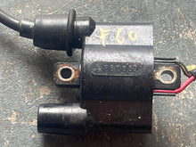 Lade das Bild in den Galerie-Viewer, f 60 50 70 hp Yamaha 63P-82310-01-00 IGNITION COIL boot cord 6CJ-82340-00-00 2015 will work up to 150 with different cord
