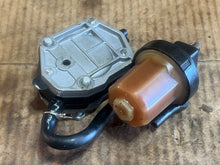 Load image into Gallery viewer, 90 hp Yamaha 692-24410-00-00 FUEL PUMP ASSY 1994-2005 two stroke 40-90hp FILTER ASSY 61N-24560-00-00
