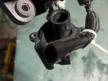 Cargar imagen en el visor de la galería, 30 25 15 hp Evinrude e-tec VST CHAMBER only with Insert 5007896 5006492 two stroke 2017 AA AB AF 2010-up
