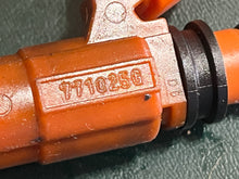 Lade das Bild in den Galerie-Viewer, DF 140 115 hp Suzuki FUEL INJECTOR INP771 771025G 15710-65D00 four stroke 2002-2011 some 90 &amp; 100 compatibility CLEANED

