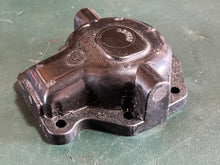Load image into Gallery viewer, 25 30 hp Johnson Evinrude carb FLOAT CHAMBER 333116 0398068 two stroke some compatibility 6 8 9.9 15 20 1986-1993
