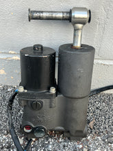 Load image into Gallery viewer, 30 25 hp Evinrude E -tec POWER TRIM PUMP hydraulic 5009035 5007774 Two Stroke 2017 2010-up some 15 40 50 60 hp
