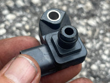 Load image into Gallery viewer, BF 250 hp Honda MAP PRESSURE SENSOR 37830-RNA-A01 intake Four Stroke 2011 2007-up 175 200 225 hp
