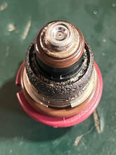 Lade das Bild in den Galerie-Viewer, 225 200 hp Mercury OPTIMAX red FUEL INJECTOR 804528 8M0222157 two stroke TESTED some compatibility 75-225 hp
