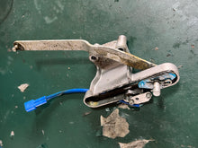 Lade das Bild in den Galerie-Viewer, vf 90 hp Yamaha SHIFT LEVER ROD 6EK-44121-00-00 CONTROL BRACKET 6EK-44117-01-00 &amp; Sensor FOUR STROKE 2016-2024
