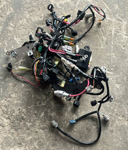 Lade das Bild in den Galerie-Viewer, DF 175 hp Suzuki engine WIRING HARNESS 36610-96L50 four stroke 2019-2021
