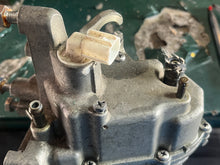 Load image into Gallery viewer, DF 225 250 200 hp Suzuki VST FUEL PUMP ASSY 15600-93J00 four stroke 2004-2011 TESTED
