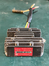 Lade das Bild in den Galerie-Viewer, DT 90- 225 hp Suzuki 32800-87D00 Voltage RECTIFIER &amp; REGULATOR two stroke 1986-2000
