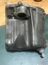 Lade das Bild in den Galerie-Viewer, BF 50 40 hp Honda 11311-ZV5-030ZA oil pan 1997-2007 four stroke outboards
