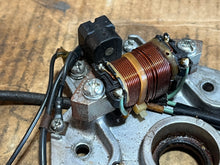 Lade das Bild in den Galerie-Viewer, 50 40 hp Yamaha OEM BASE ASSY 63D-85560-10-00 stator trigger Two Stroke 2000-2005
