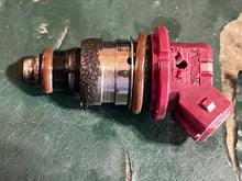 Lade das Bild in den Galerie-Viewer, 225 200 hp Mercury OPTIMAX red FUEL INJECTOR 804528 8M0222157 two stroke TESTED some compatibility 75-225 hp
