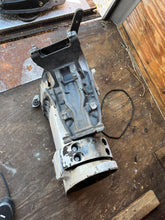 Load image into Gallery viewer, 140 125 120 hp Johnson Evinrude 20” MIDSECTION with EXHAUST HOUSING 0397861 ADAPTOR 0398694 SWIVEL BRACKET 0432708 STEERING ARM 0392519 two stroke 1988
