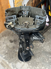 Lade das Bild in den Galerie-Viewer, DF 225 200 hp Suzuki 25” DRIVESHAFT HOUSING MIDSECTION, ENGINE HOLDER 51111-93J03-0EP, STEERING ARM 43750-93J02-0EP  &amp; SWIVEL BRACKET four stroke v6 2007
