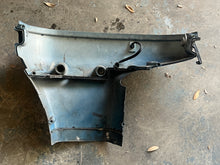Lade das Bild in den Galerie-Viewer, 175 150 135 115 hp Ficht Evinrude Lower Motor Cover PORT 5004969 5004969 STARBOARD 5004970 5005014 two stroke 2002-2006
