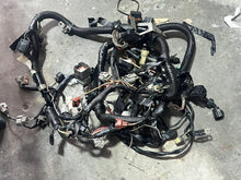 Lade das Bild in den Galerie-Viewer, CUSTOMIZED df 225 200 250 hp Suzuki WIRING HARNESS 36610-93J90 also 36610-93J91 four stroke - off 2006-07 model 2004-2011
