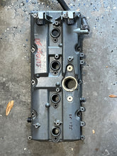 Lade das Bild in den Galerie-Viewer, DF 175 hp Suzuki CYLINDER HEAD COVER 11170-96J00 four stroke 2006-2021 some compatibility 150 200 hp
