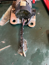 Cargar imagen en el visor de la galería, 200 hp Johnson Evinrude FUEL PRIMER CHOKE SOLENOID two stroke 1993-2001 5007355 0437231 0437234 some compatibility 120 125 130 140 185 225 250 300 hp
