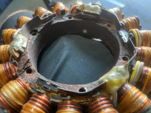 Lade das Bild in den Galerie-Viewer, 200 225 250 300 hp Evinrude E -Tec 0586948 STATOR ASSEMBLY 586948 two stroke
