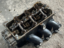 Lade das Bild in den Galerie-Viewer, 40 30 hp Mercury EFI CYLINDER HEAD ASSY crankcase 877568T 803016T06 COVER 834779A1 four stroke 3 cylinder 2005
