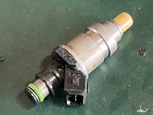 Load image into Gallery viewer, 250 225 hp Mercury FUEL INJECTOR 18715T1 18715A1 two stroke EFI cleaned TESTED
