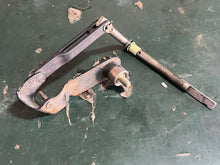 Load image into Gallery viewer, 70 hp Johnson Evinrude SHIFT LEVER 0330940 BELLCRANK LINK 0328567 SHIFT BELLCRANK 0393545 LEVER SCREW 0318192 two stroke
