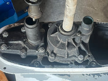 Load image into Gallery viewer, 225 hp Evinrude 30” GEAR CASE ASSY 5001614 0438045 two stroke 1998 29.25 inch from water pump to driveshaft 150-250hp
