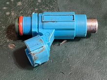 Lade das Bild in den Galerie-Viewer, DF 225 250 200 hp Suzuki FUEL INJECTOR 15710-93J00 four stroke 2004-2020
