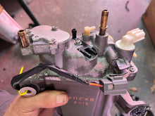 Load image into Gallery viewer, f 115 hp Yamaha vst FLOAT CHAMBER 6EK-14180-01-00 COVER 6EK-14182-00-00 FUEL PUMP 68V-13907-20-00 four stroke 2016-2019
