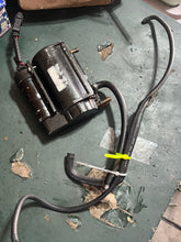 Lade das Bild in den Galerie-Viewer, 175 150 135 115 hp Ficht Evinrude vst VAPOR SEPARATOR FUEL PUMP 5004428 two stroke 2001-2005 compatible with some other horsepowers
