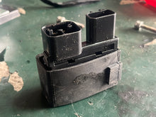 Lade das Bild in den Galerie-Viewer, DF 200 hp Suzuki PTT trim RELAY 38410-93J21 four stroke compatible with many HPs
